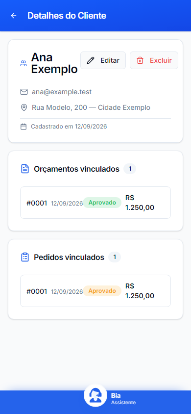 Detalhes do Cliente no celular, com dados inteiramente fictícios.