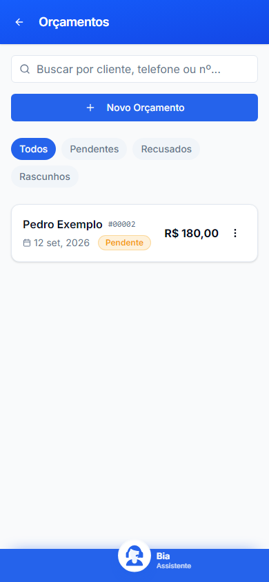 Orçamentos no celular, com dados inteiramente fictícios.